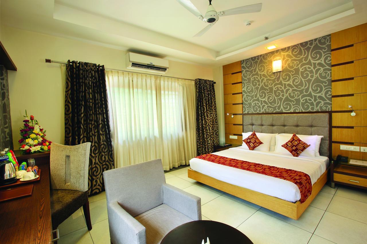 Hotel Aswathy Kodungallūr Extérieur photo
