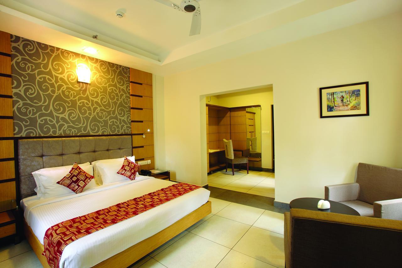 Hotel Aswathy Kodungallūr Extérieur photo