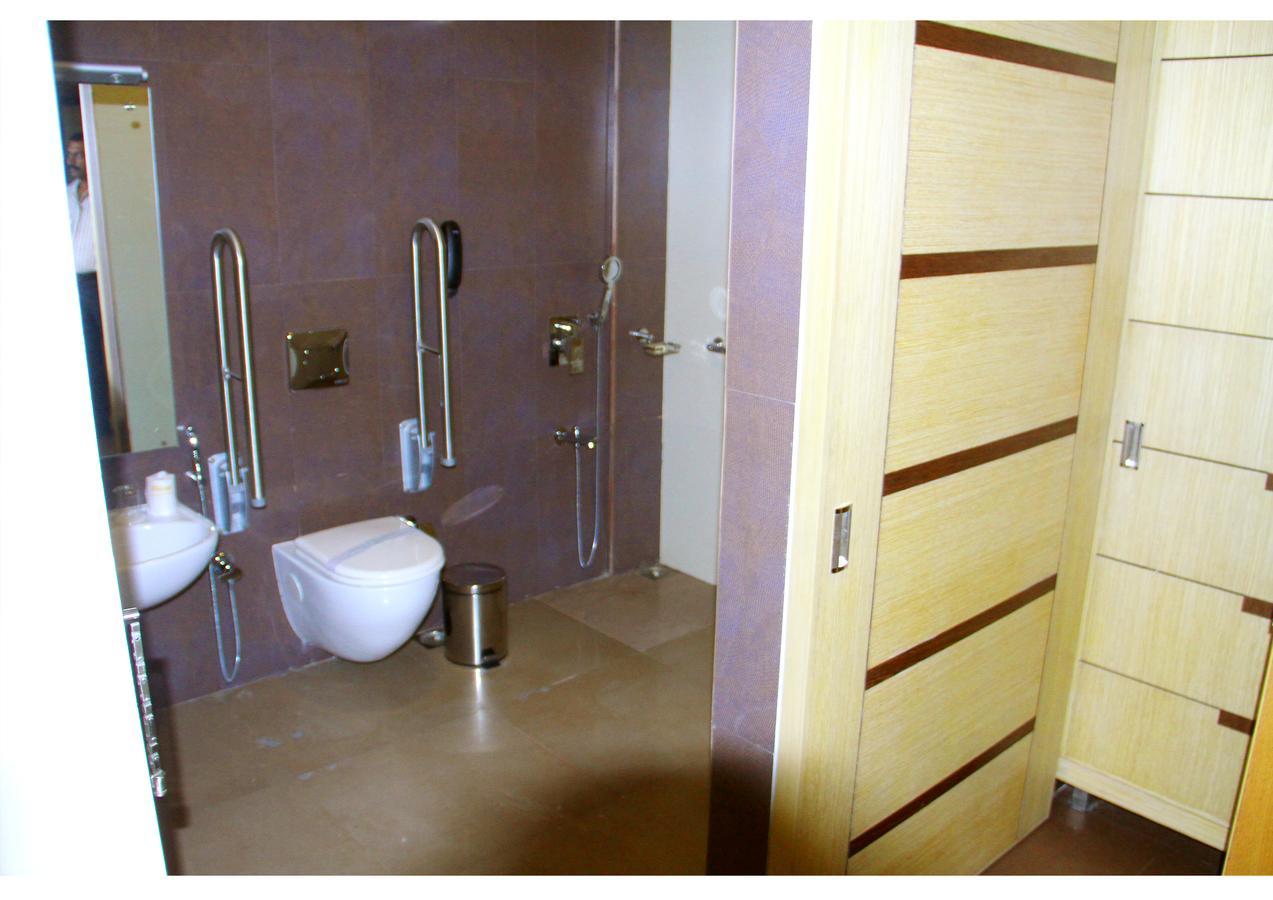 Hotel Aswathy Kodungallūr Extérieur photo