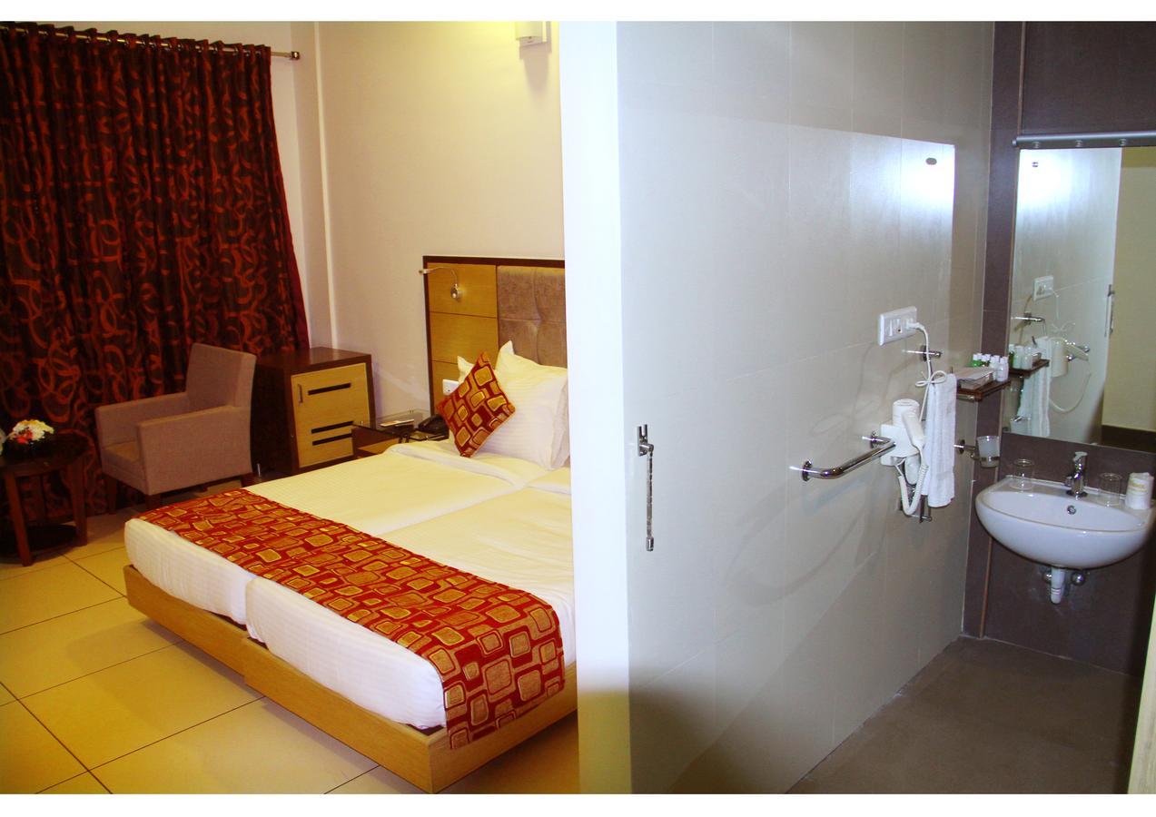Hotel Aswathy Kodungallūr Extérieur photo